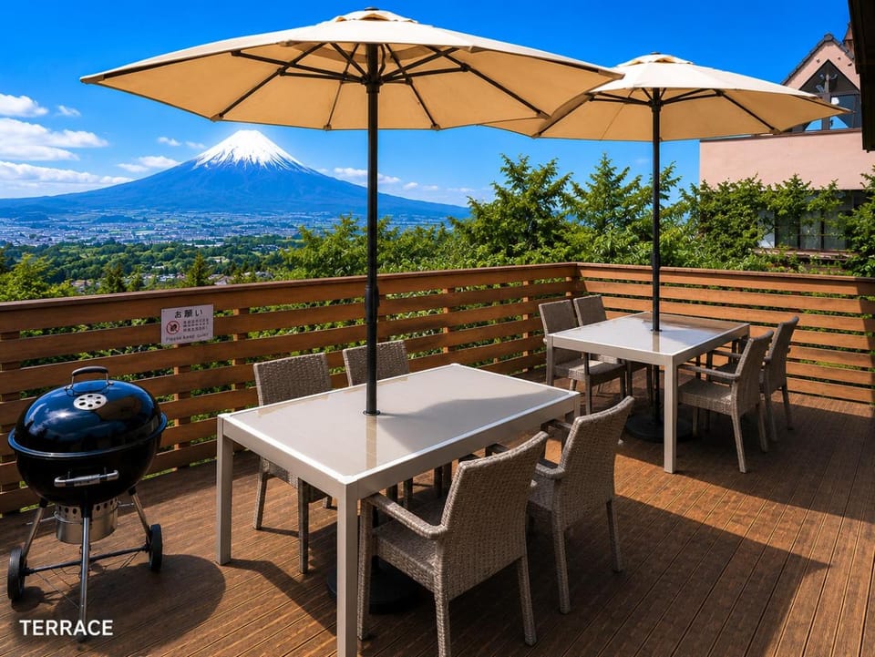 Patio, Nearby landmark, Day, Natural landscape, BBQ facilities, View (from property/room), Balcony/Terrace, Mountain view