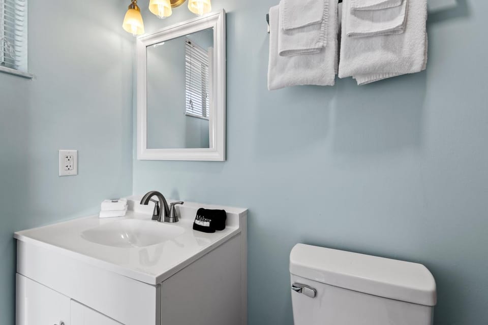 Oceanfront Inn Room #2 - Standard Room King Bed House in Fort Pierce