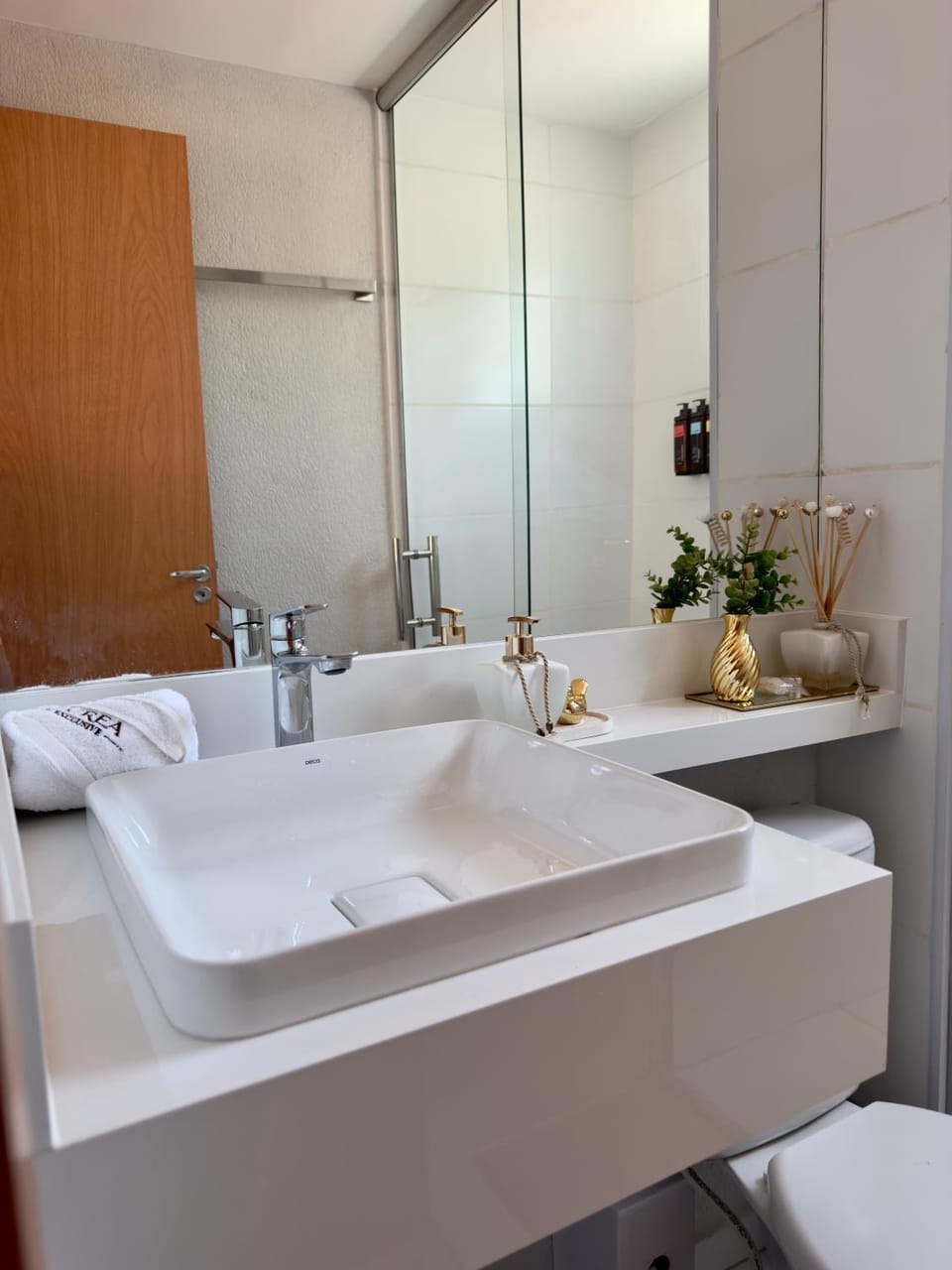 Bathroom, towels