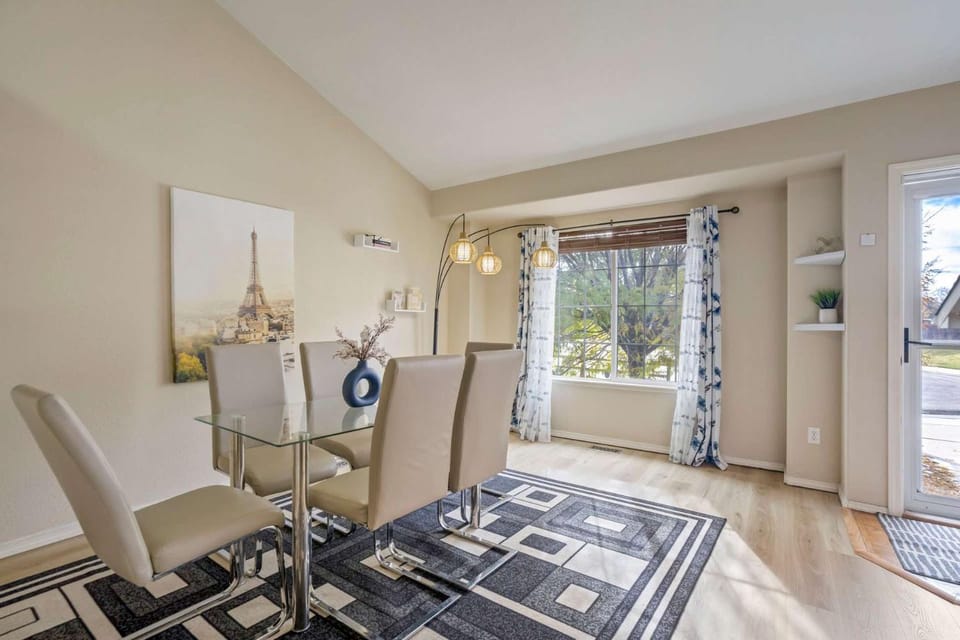 4BR w Fireplace Backyard BBQ near Peterson AFB House in Colorado Springs