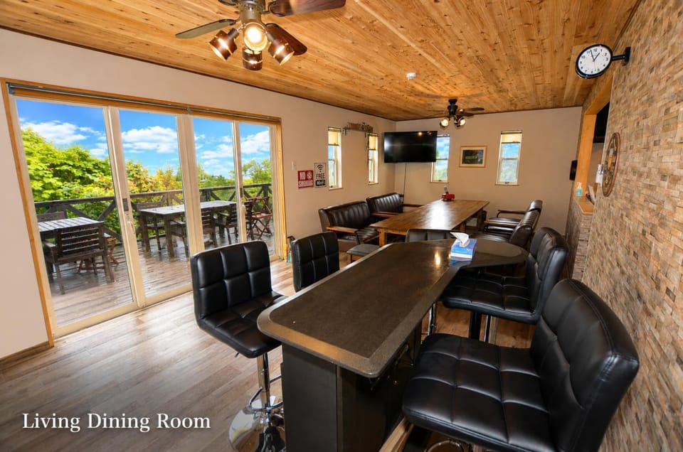 Communal lounge/ TV room, TV and multimedia, Living room, Dining area