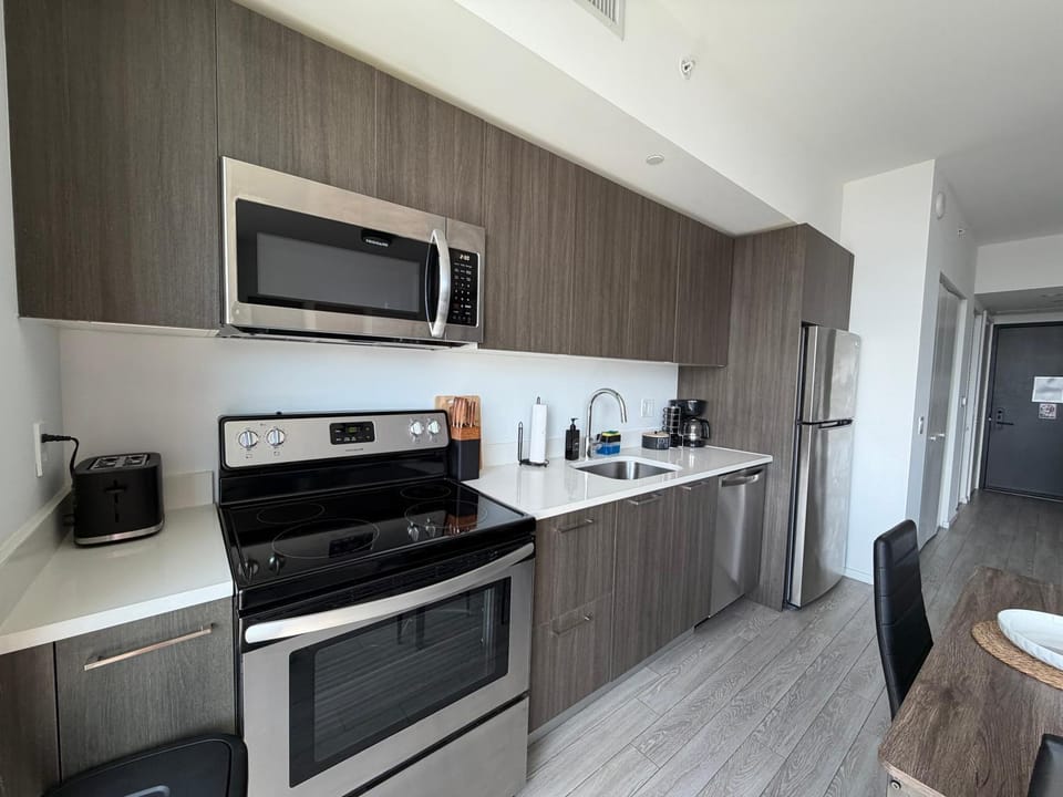 Coffee/tea facilities, Kitchen or kitchenette, dishwasher, oven, stove