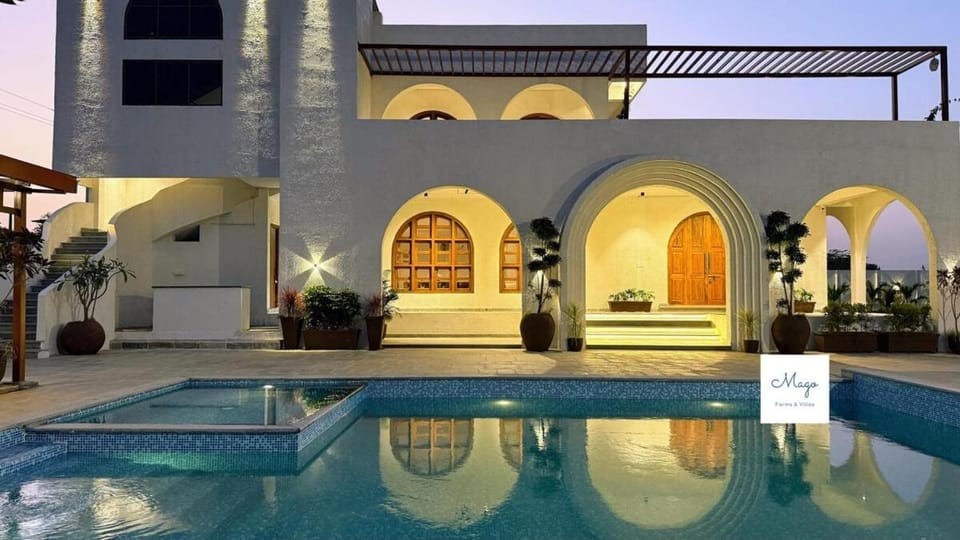 White Arc by MagoStays - 8BR Luxury Pool Villa Villa in Telangana