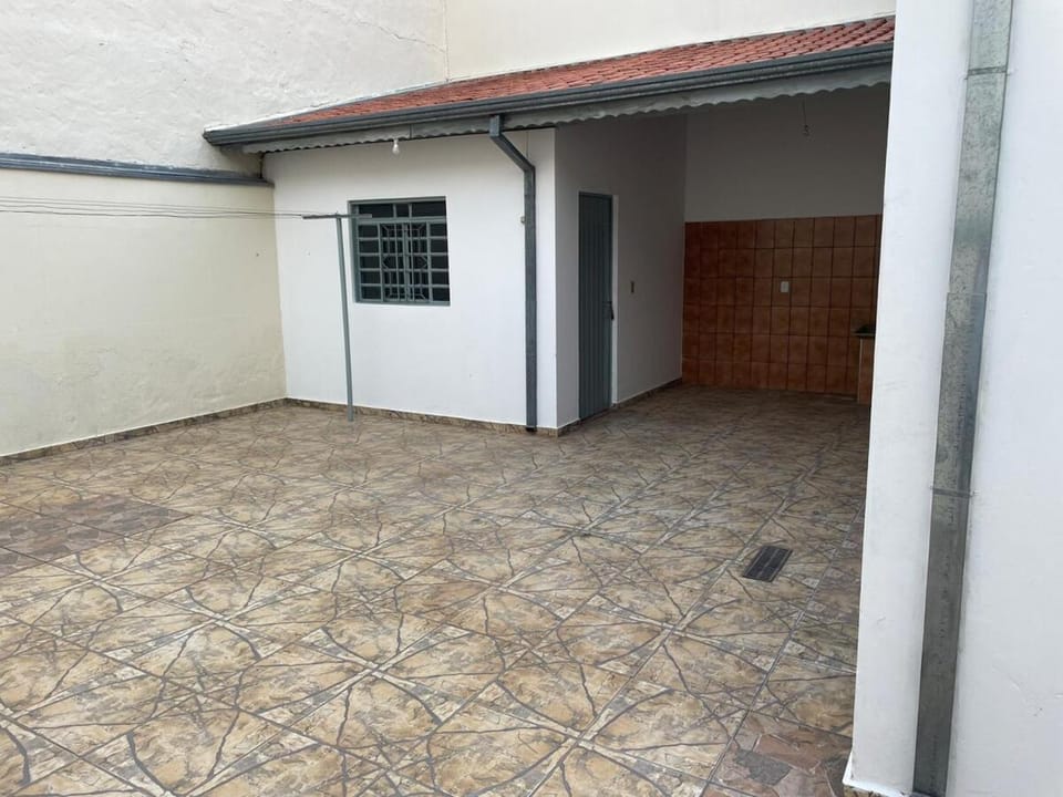 Seu refúgio com três quartos e garagem gigante House in State of São Paulo