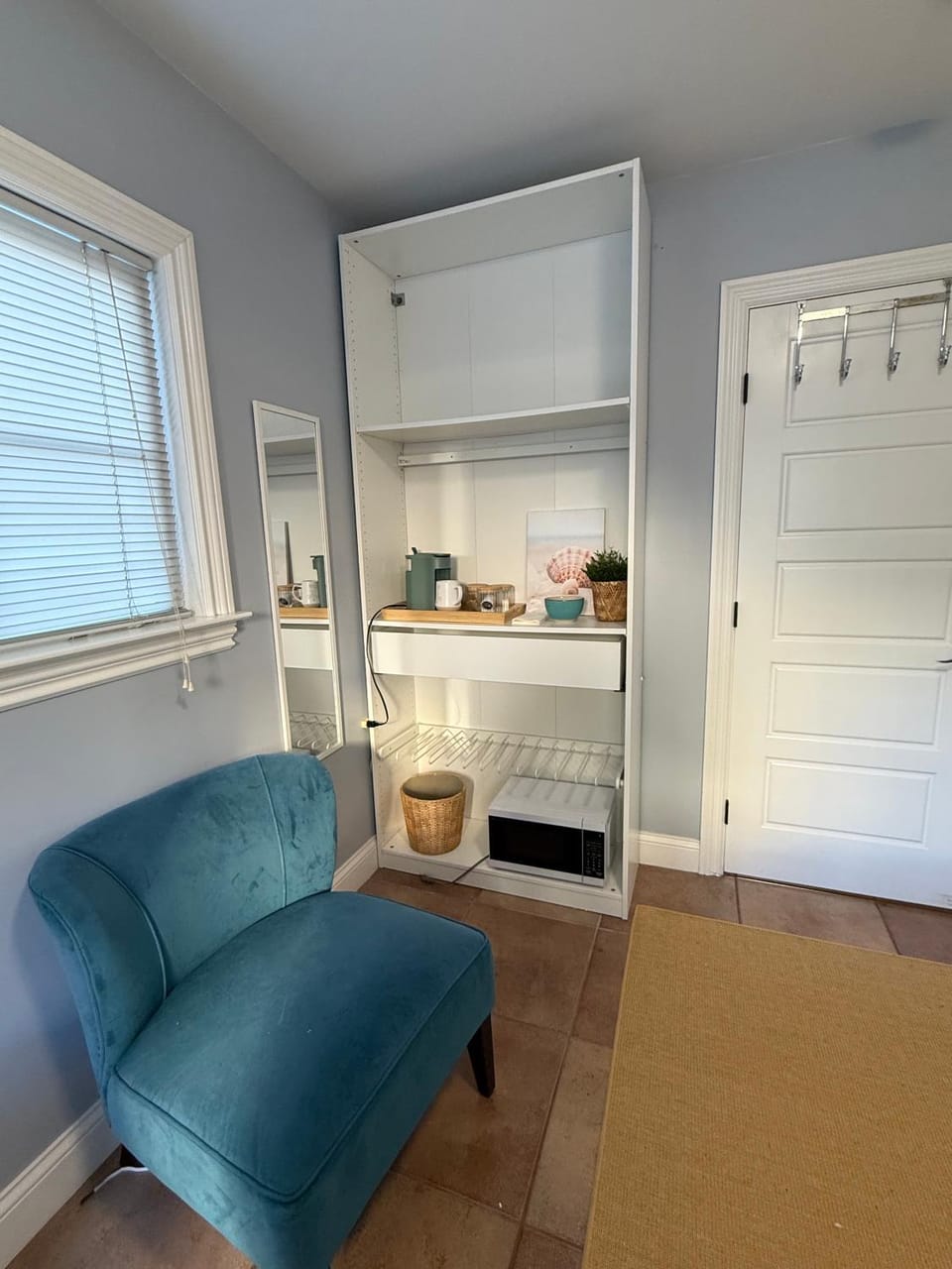Coffee/tea facilities, microwave