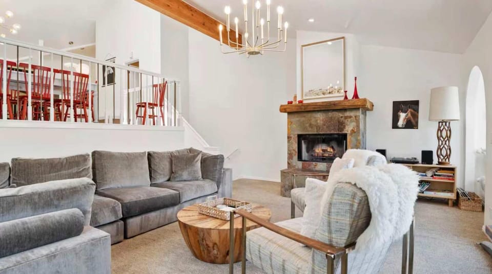 Summit Home Multi-level with PC Views Ski Trail House in Park City