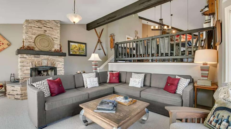 Ridge Home Multi-level with PC Views Ski Trail House in Park City