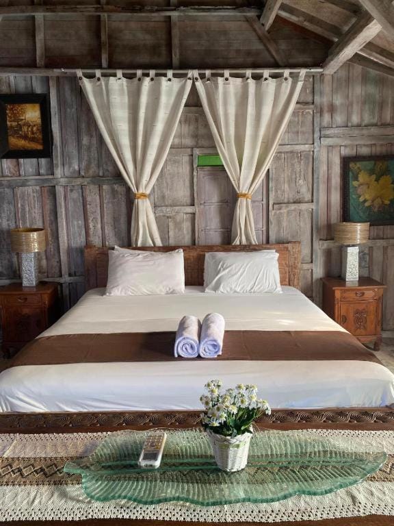 Wooden Cabin In Jimbaran - Marigold Suite Cabin in Kuta Selatan
