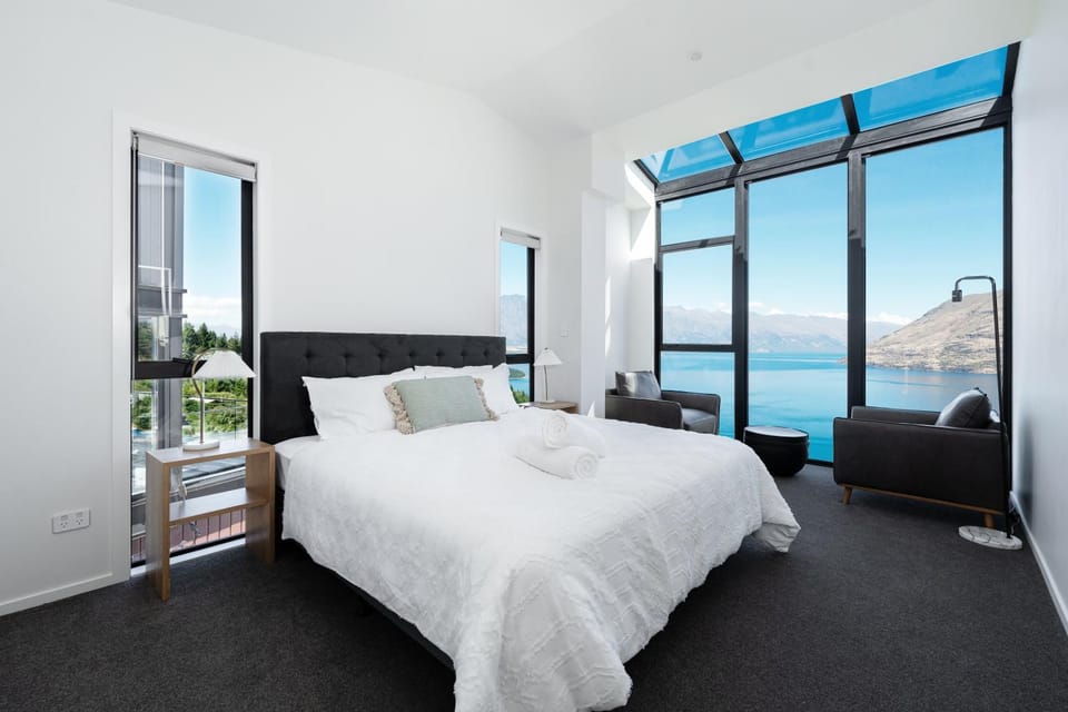 Bed, Natural landscape, Photo of the whole room, Bedroom, Lake view, towels
