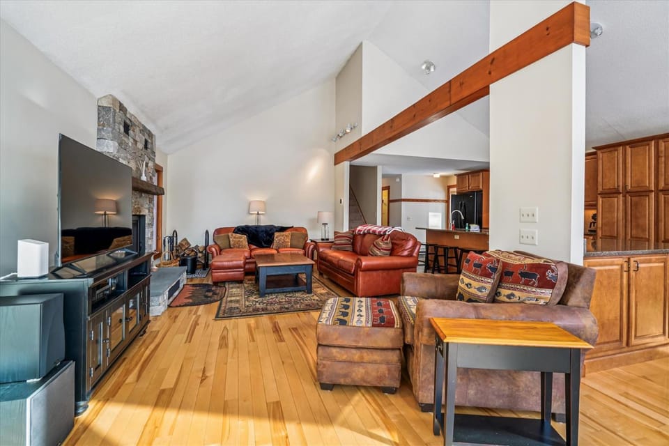 TV and multimedia, Living room, Evening entertainment