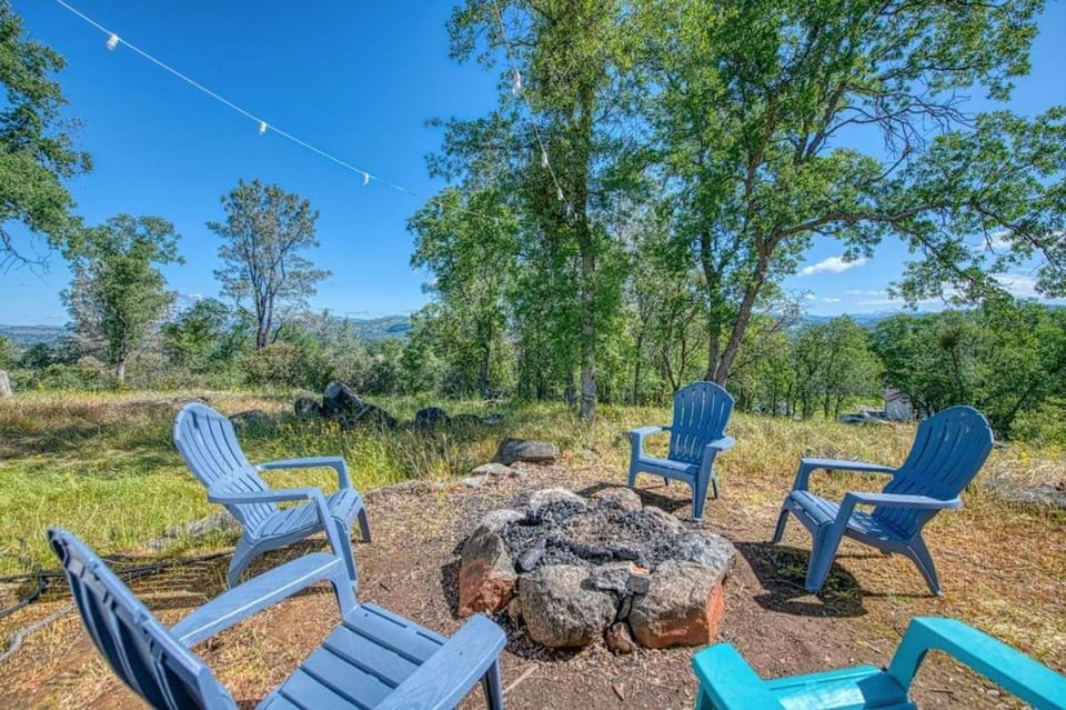 Yosemite Boho Bungalow, Pet Friendly & Mtn Views! House in Sierra Nevada
