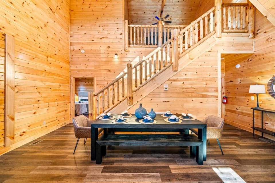 Photo of the whole room, Seating area, Dining area