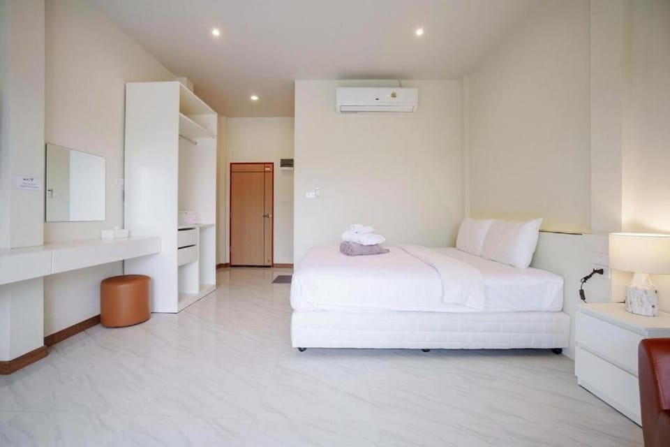 Bedroom, wardrobe