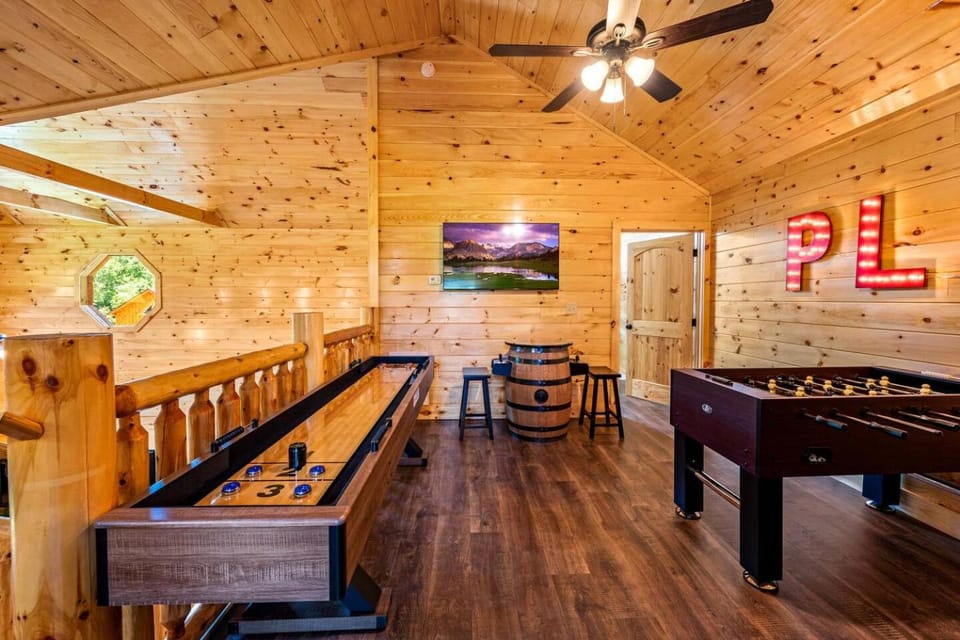 Luxe Cabin Pool Hot Tub Games Cabin in Pigeon Forge