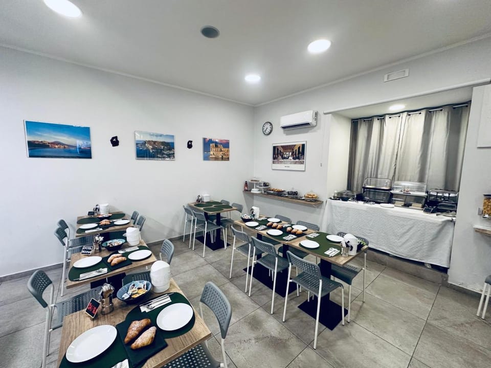 Restaurant/places to eat, Food and drinks