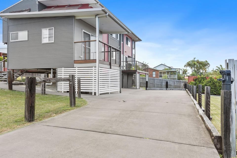 Big Red Beach House - Rainbow Beach - Wifi House in Rainbow Beach