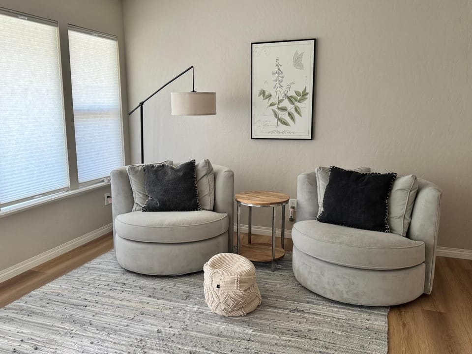 Seating area, Bedroom