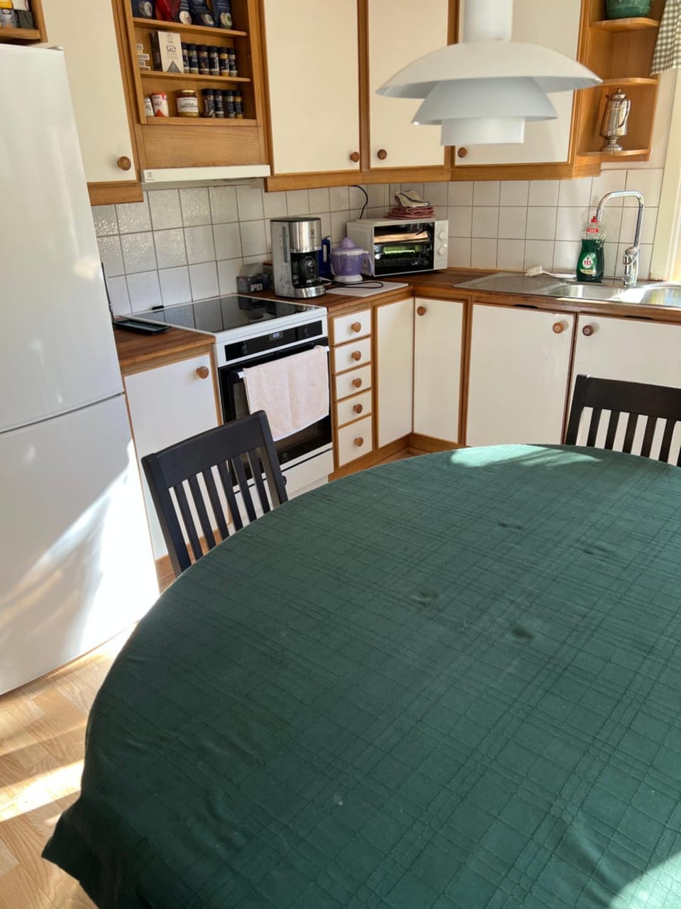 Kitchen or kitchenette, Dining area, stove