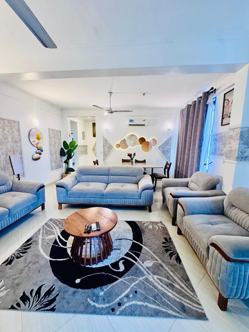 Living room, Seating area