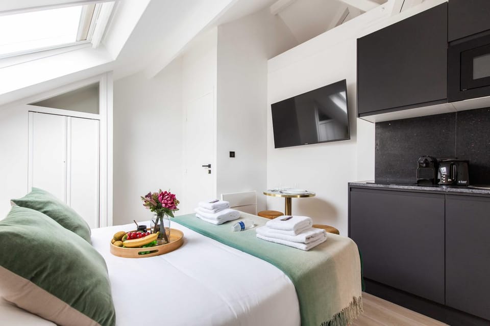Bed, Kitchen or kitchenette