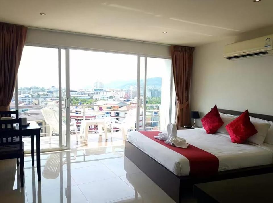 C257 Studio Seaview Near Beach Pool & Gym View Apartment in Patong