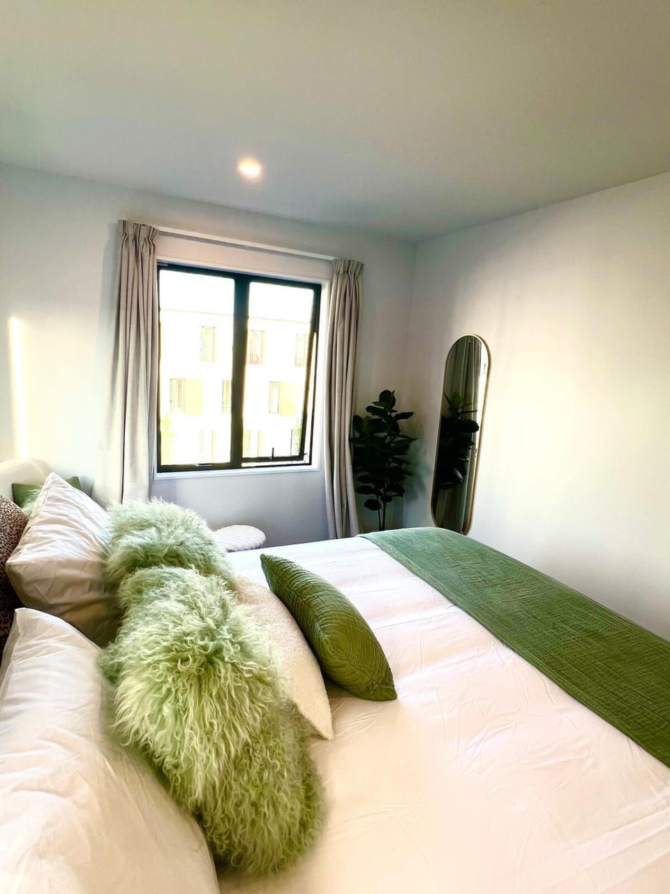 The Pinnacle of City Living 2 Beds 2 Bths Parking Apartment in Christchurch