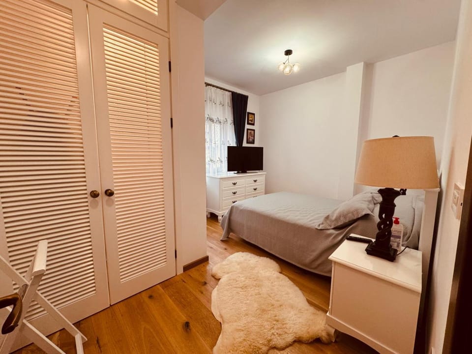 Bed, Photo of the whole room, Bedroom, wardrobe