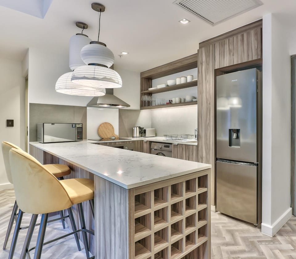 Kitchen or kitchenette, Dining area