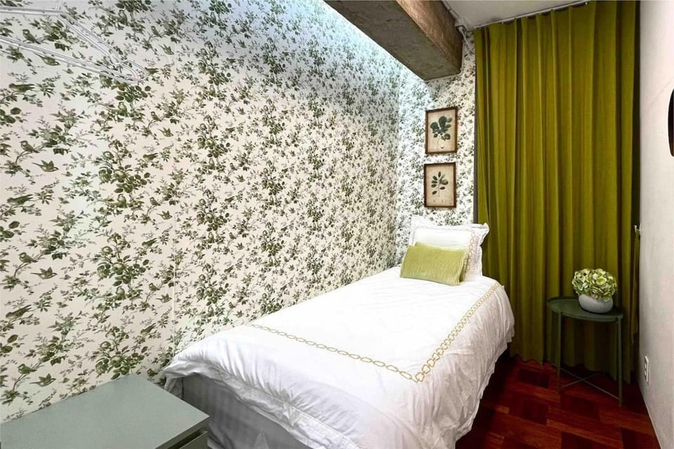 Peaceful 2 BR APT & Cityview Close to Iconic Sites Apartment in Seoul
