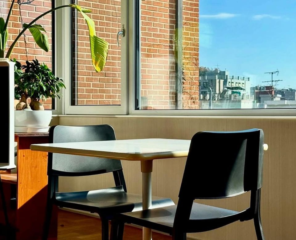 Peaceful 2 BR APT & Cityview Close to Iconic Sites Apartment in Seoul