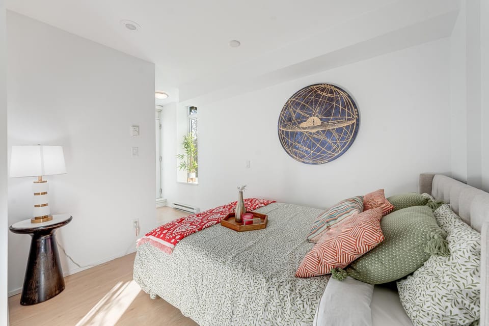 Luxury 2-Bedroom Townhouse with Private Terrace Apartment in Vancouver