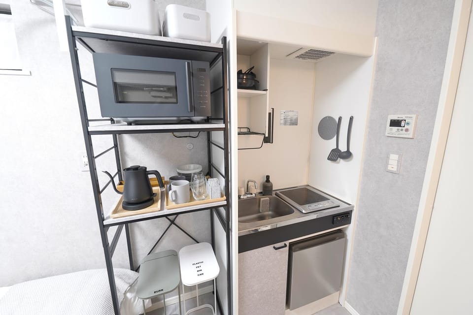 Kitchen or kitchenette, microwave, stove
