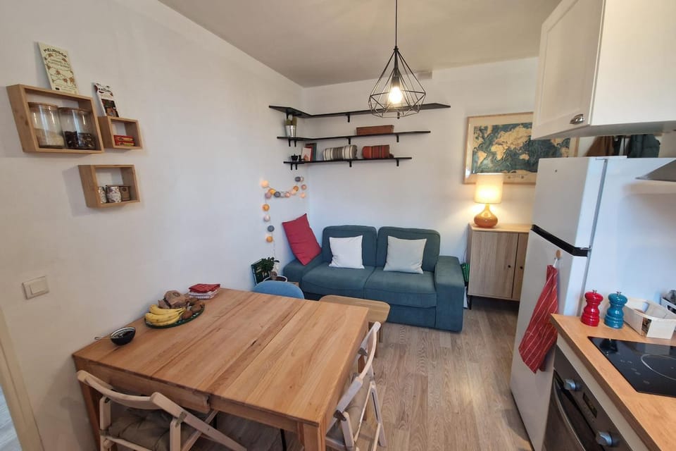 Bright apartment near the Buttes-Chaumont Apartment in Paris
