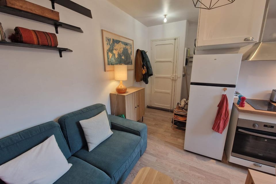 Bright apartment near the Buttes-Chaumont Apartment in Paris