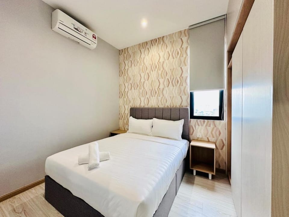 Luxury 2BR Rooftop Infinity Pool 8 Pax airport usm Apartment in Bayan Lepas