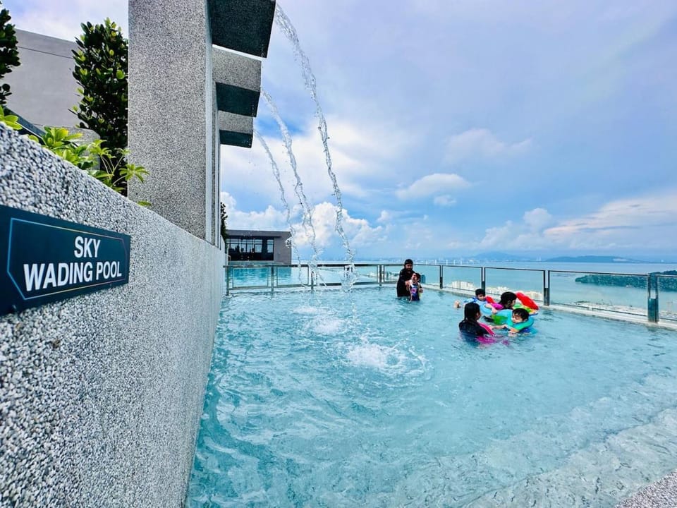 Luxury 2BR Rooftop Infinity Pool 8 Pax airport usm Apartment in Bayan Lepas