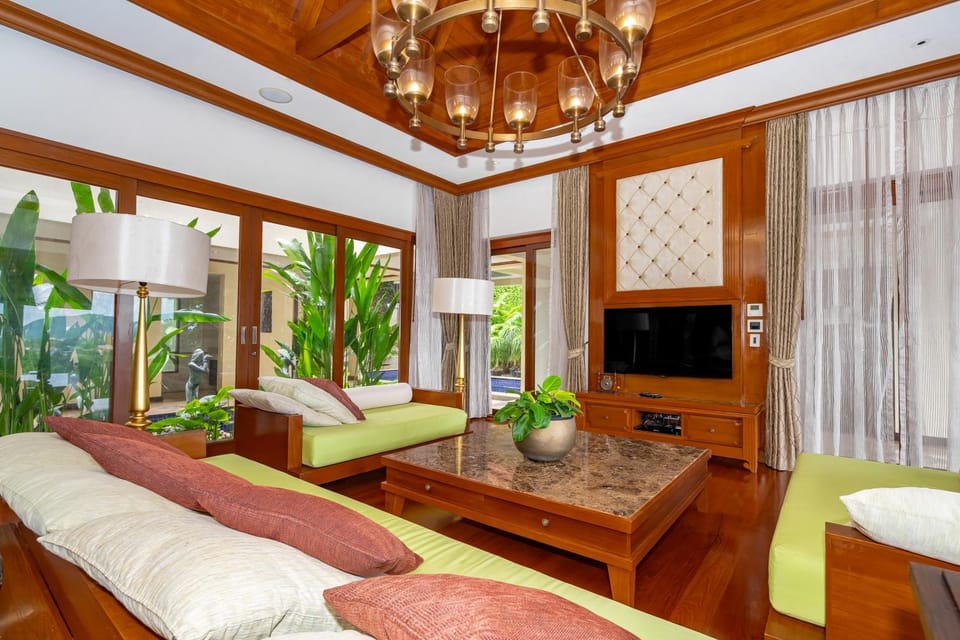 Communal lounge/ TV room, Bed, Garden, TV and multimedia, Living room, Photo of the whole room, Seating area, Evening entertainment, Bedroom, Garden view