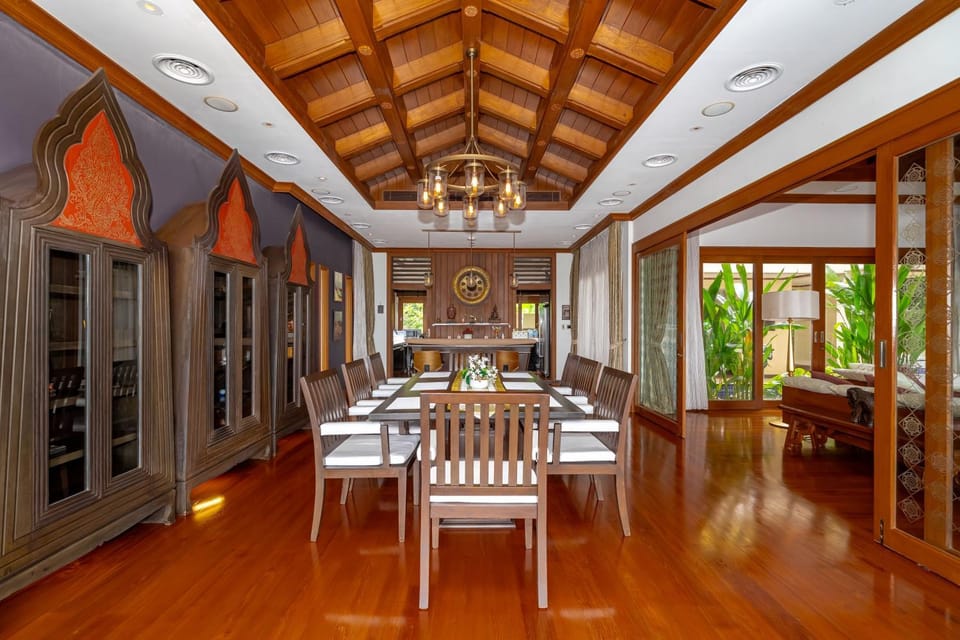 Restaurant/places to eat, Dining area