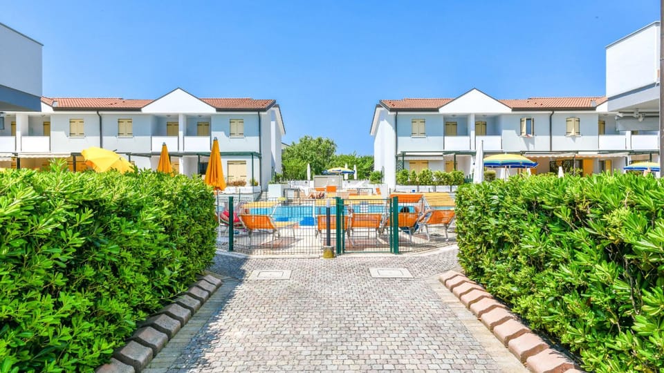 Patio, Garden view