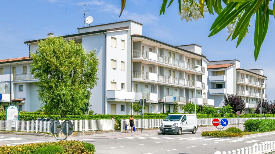 Property building, Neighbourhood, Street view