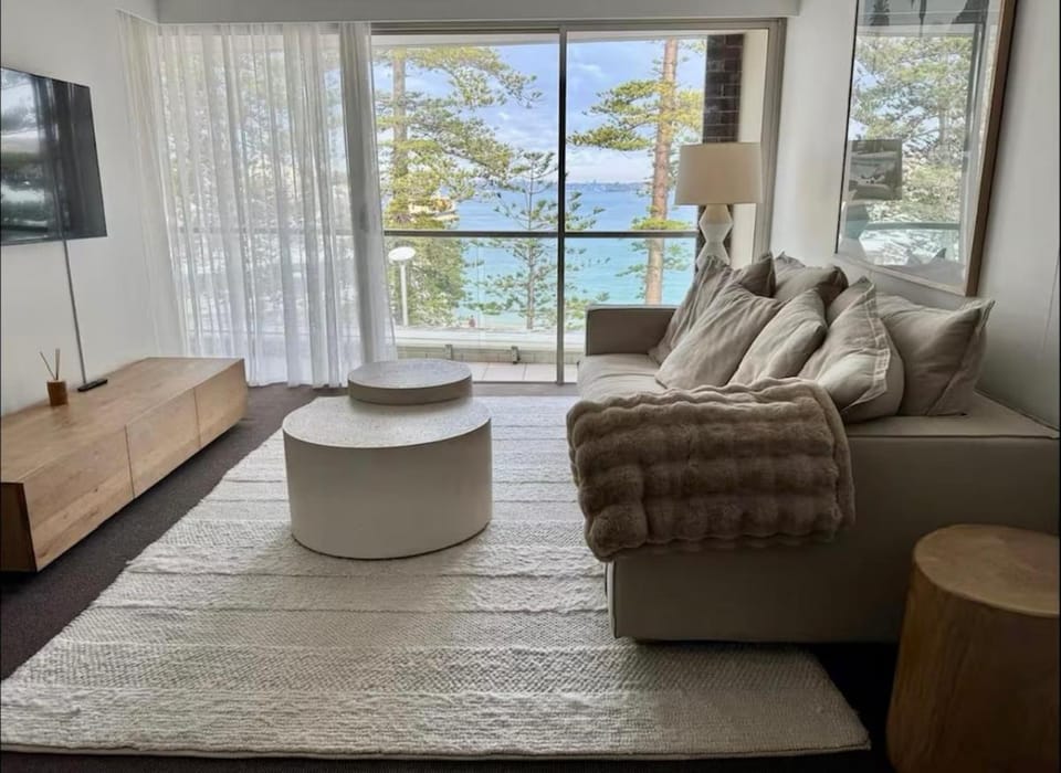 View (from property/room), Living room, Seating area