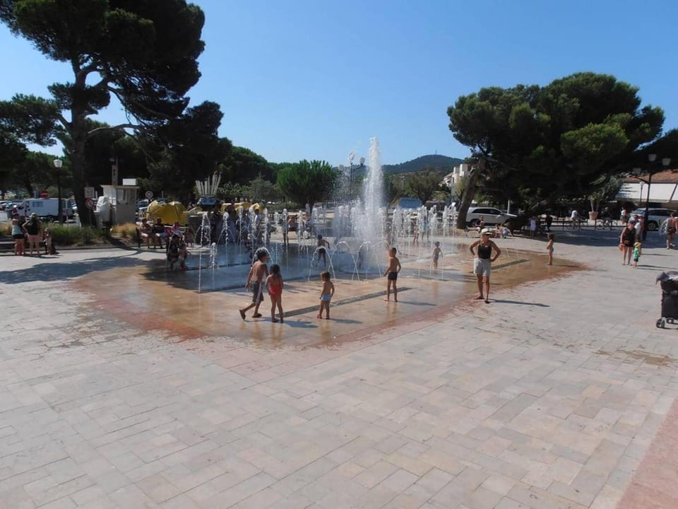 Nearby landmark, Natural landscape