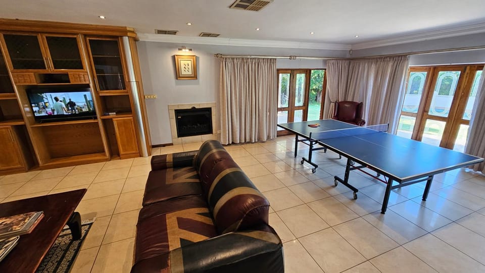 Table tennis, Living room