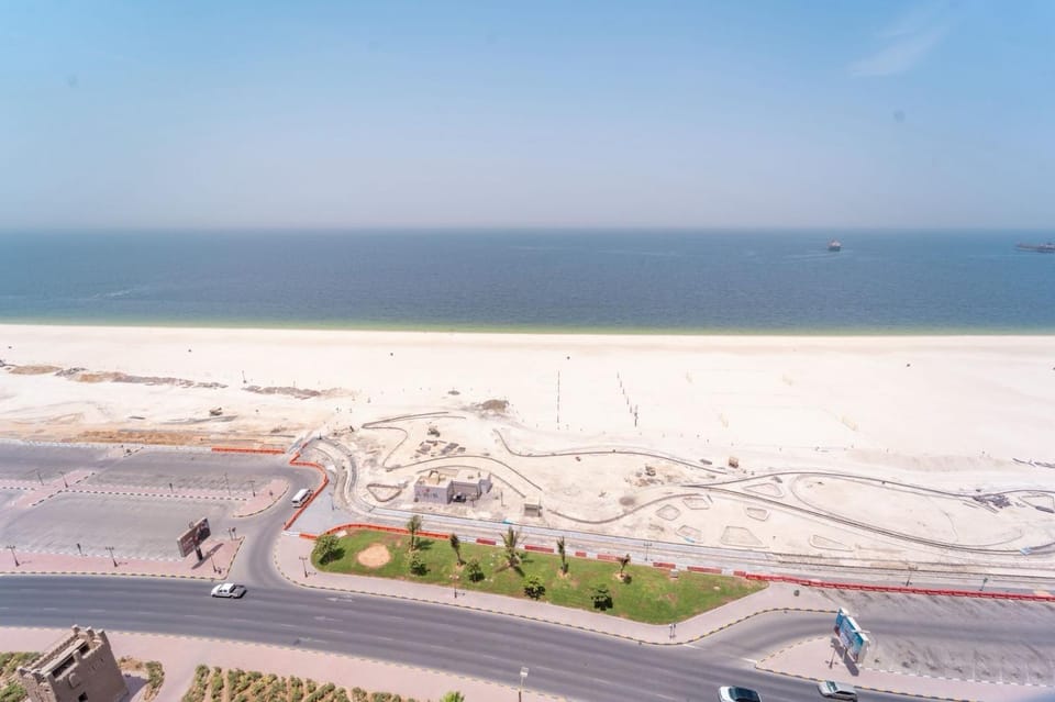 Beach and sand haven at ajman corniche! Apartment in Ajman