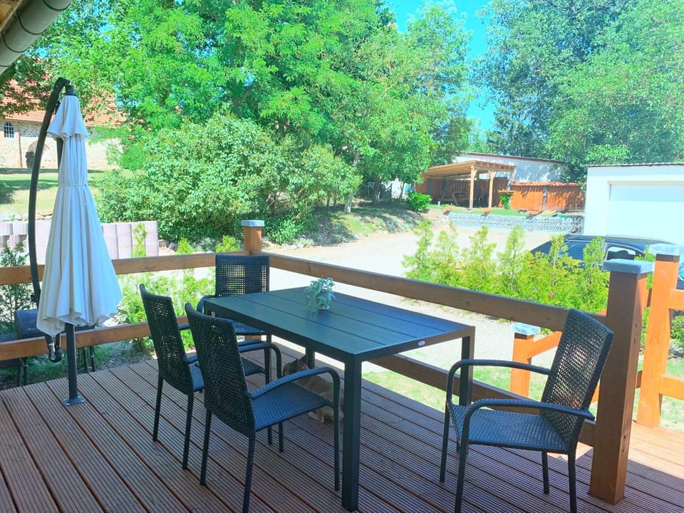 Garden, View (from property/room), Balcony/Terrace, Dining area, Garden view, Location