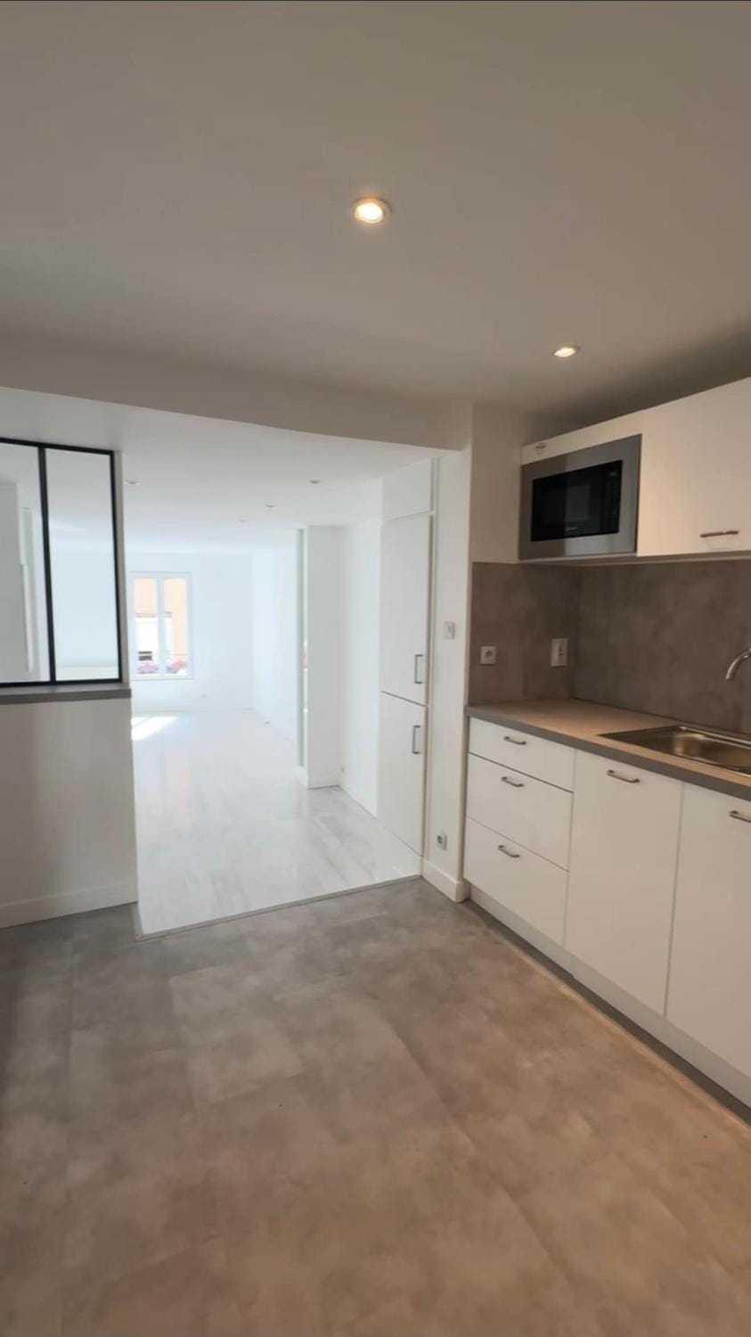 large downtown studio Apartment in Corbeil-Essonnes