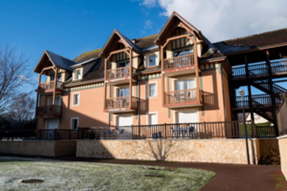 Côte Fleurie Cosy Norman apt balcony & parking Apartment in Normandy