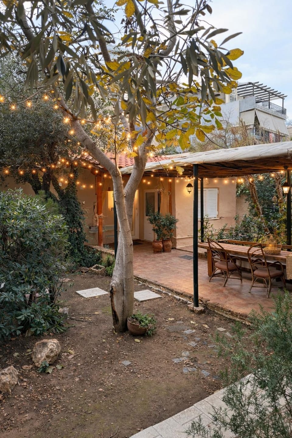 Property building, Patio, Spring, Day, Garden, Garden view