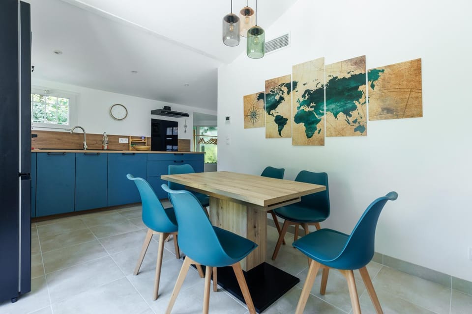 Property building, Kitchen or kitchenette, Living room