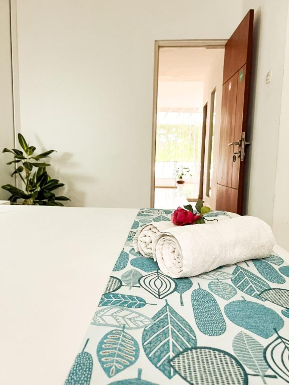 Bed, Bedroom, towels